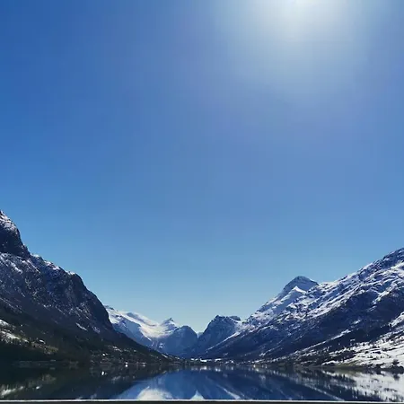 Quiet Apartment With Private Garden, 7 Min Walk To Bryggen Stryn