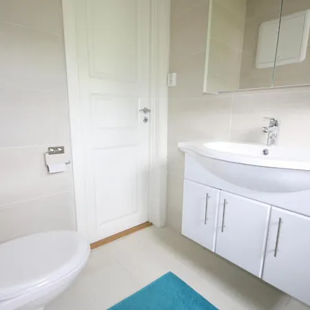 Quiet Apartment With Private Garden, 7 Min Walk To Bryggen * Stryn