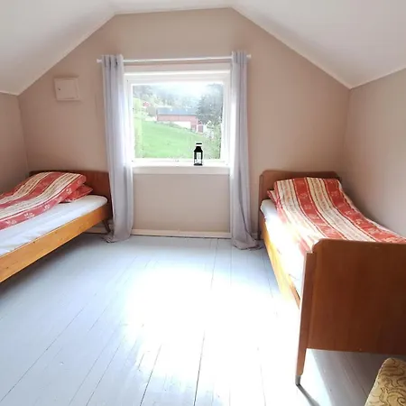Nyaraló Quiet Apartment With Private Garden, 7 Min Walk To Bryggen *