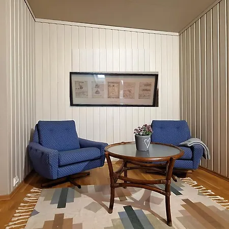 Quiet Apartment With Private Garden, 7 Min Walk To Bryggen Stryn