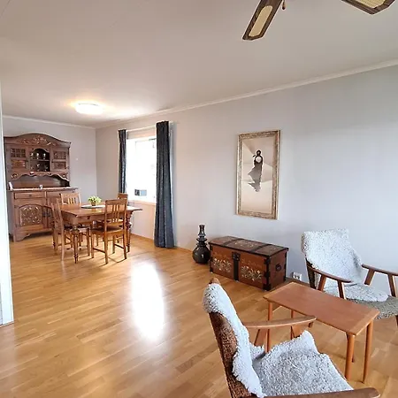 Quiet Apartment With Private Garden, 7 Min Walk To Bryggen *