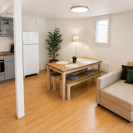 펜션 Modern 2-bedroom With Private Garden *