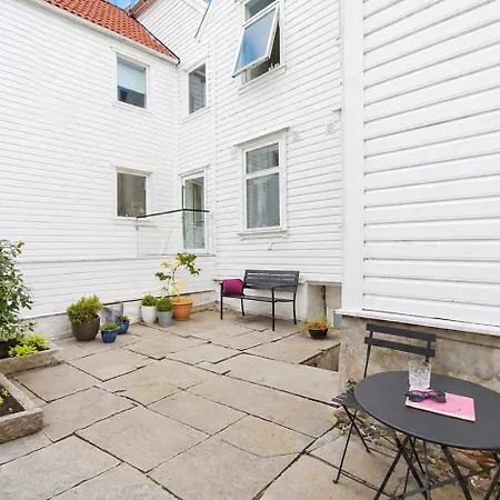 펜션 Modern 2-bedroom With Private Garden 베르겐